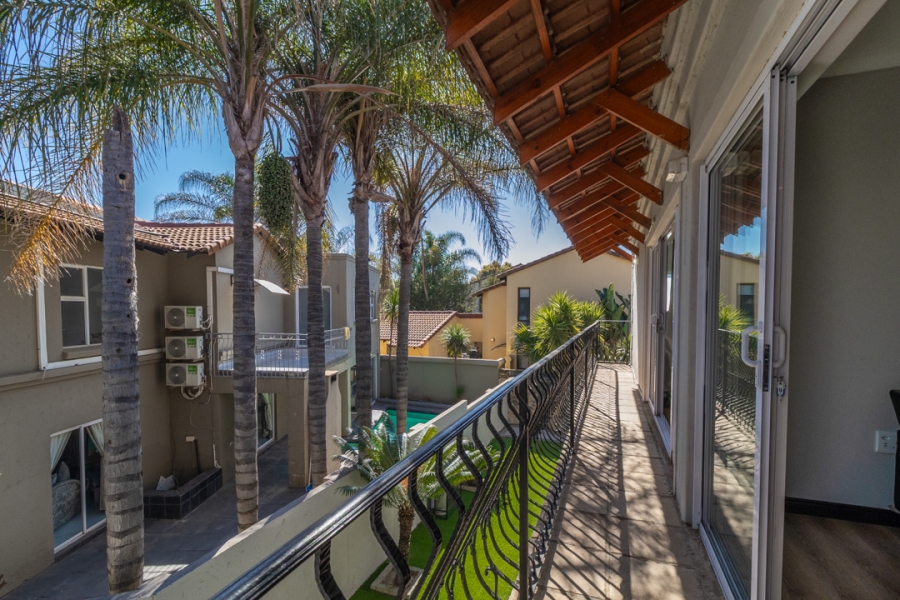 6 Bedroom Property for Sale in Eagles Landing North West